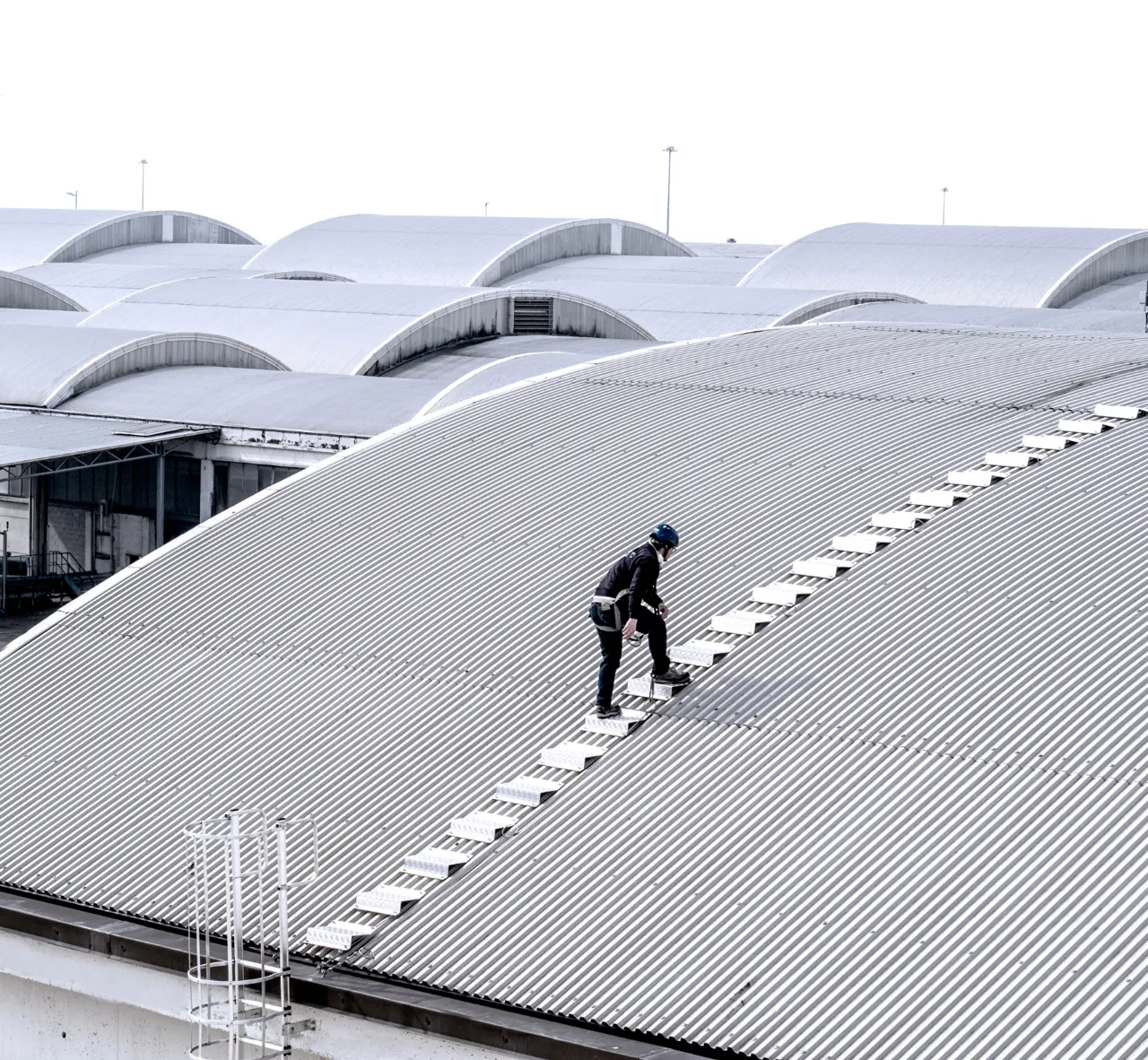 Scala con gabbia di sicurezza esempio 5