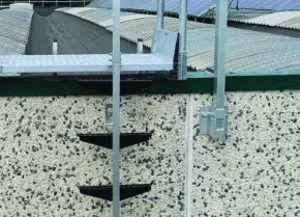 Scala con linea vita
